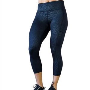 Constantly Varied Gear Womens Black Leopard Capri Legging